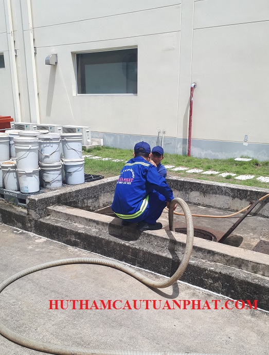 Hút hầm cầu tại Cụm CN Tân Định An